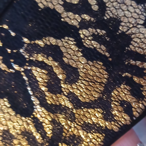 Betsey Johnson Black/Gold Wristlet - Picture 5 of 8